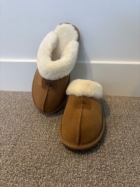 UGG Women's Coquette slipper Size 8 
 - Chestnut/Taupe with Cream Fur